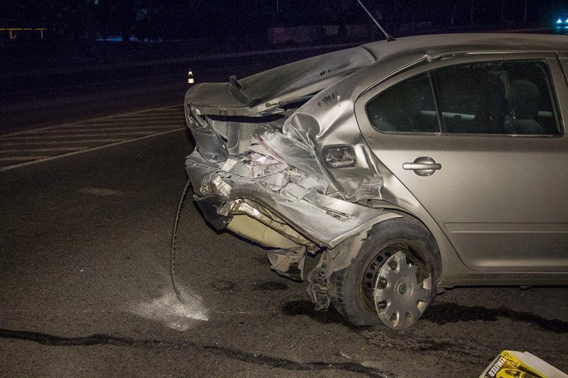 Масштабная авария на Набережной Победы: столкнулись Skoda и Mitsubishi 5
