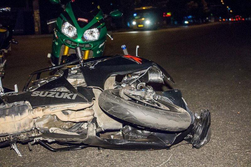 Лобовое столкновение на Запорожском шоссе: автомобиль охранной фирмы Гуард въехал в мотоцикл 1