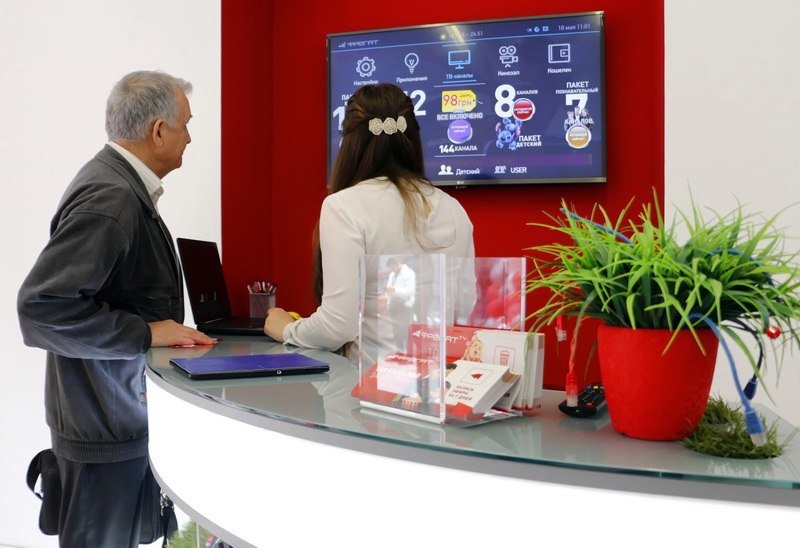 Диджеи и модели в центре! Рабочий день после праздников начался динамично! 3