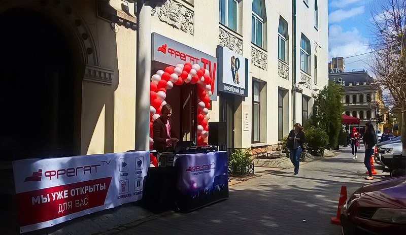 Диджеи и модели в центре! Рабочий день после праздников начался динамично! 5