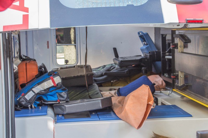 ДТП на проспекте Яворницкого: перевернулась "скорая" с беременной девушкой внутри 12