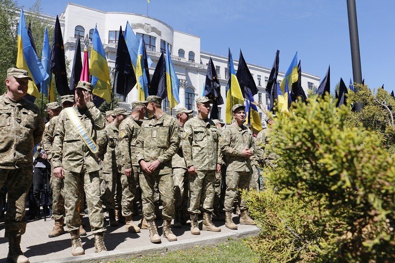 В центре Днепра торжественно подняли флаги Украины и Евросоюза 7