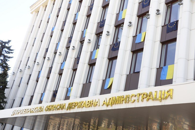 В центре Днепра торжественно подняли флаги Украины и Евросоюза 8