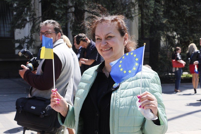 В центре Днепра торжественно подняли флаги Украины и Евросоюза 11