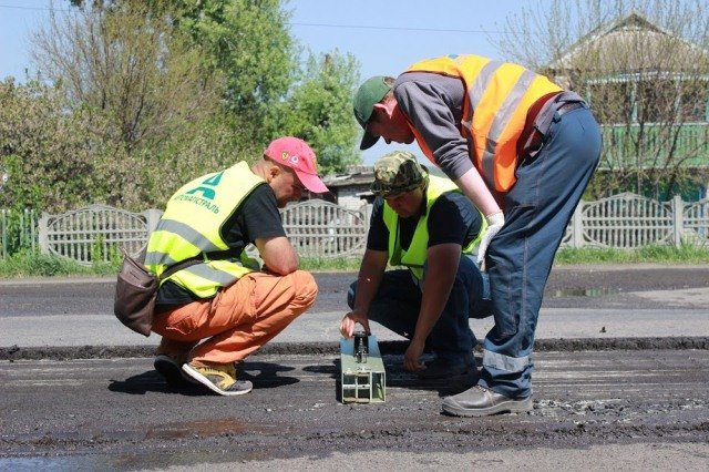 Под Днепром начали ремонтировать дорогу международного значения 2