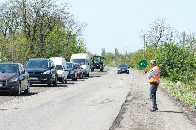 Под Днепром начали ремонтировать дорогу международного значения 3