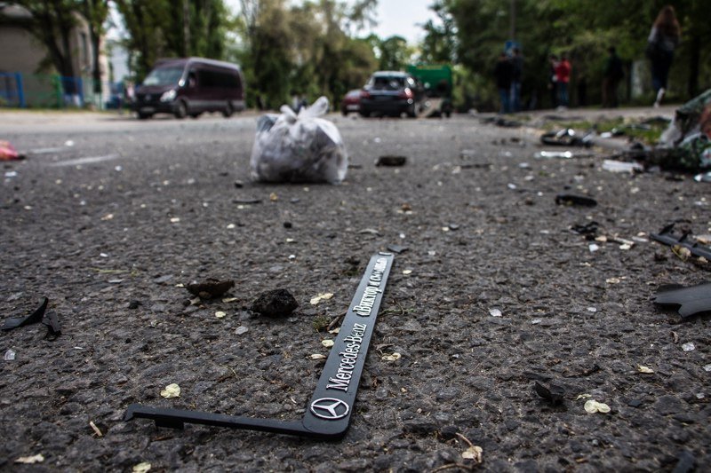 Поворот не туда: пытаясь избежать столкновения с мотоциклистом, Merсedes влетел в столб и перевернулся 9