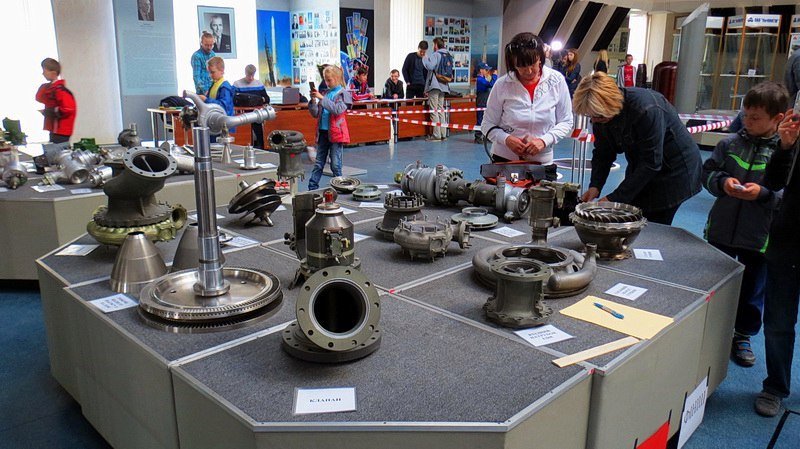 Гаджеты, машинки и гонки на скорость: в Днепре прошел фестиваль робототехники 1