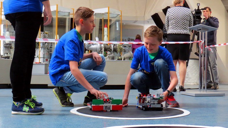 Гаджеты, машинки и гонки на скорость: в Днепре прошел фестиваль робототехники 3