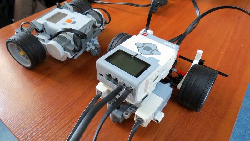 Гаджеты, машинки и гонки на скорость: в Днепре прошел фестиваль робототехники 12