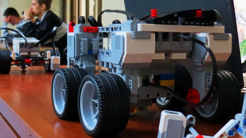 Гаджеты, машинки и гонки на скорость: в Днепре прошел фестиваль робототехники 14