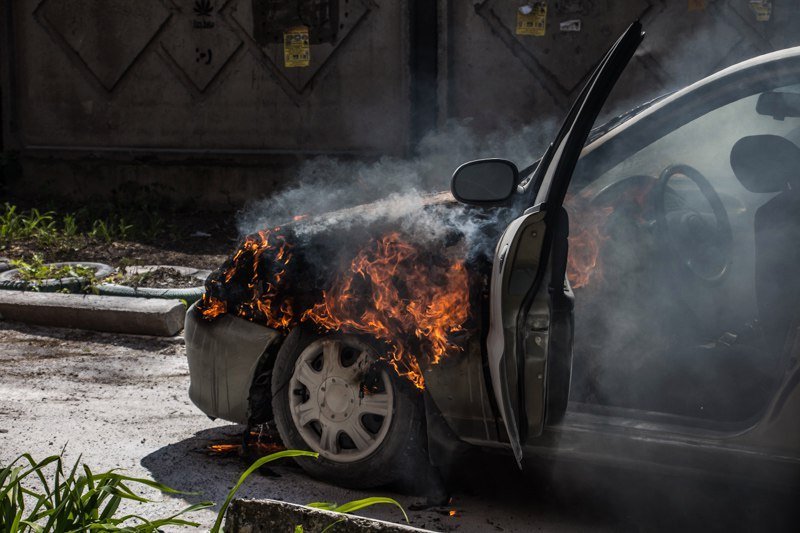 На проспекте Богдана Хмельницкого горел автомобиль 3