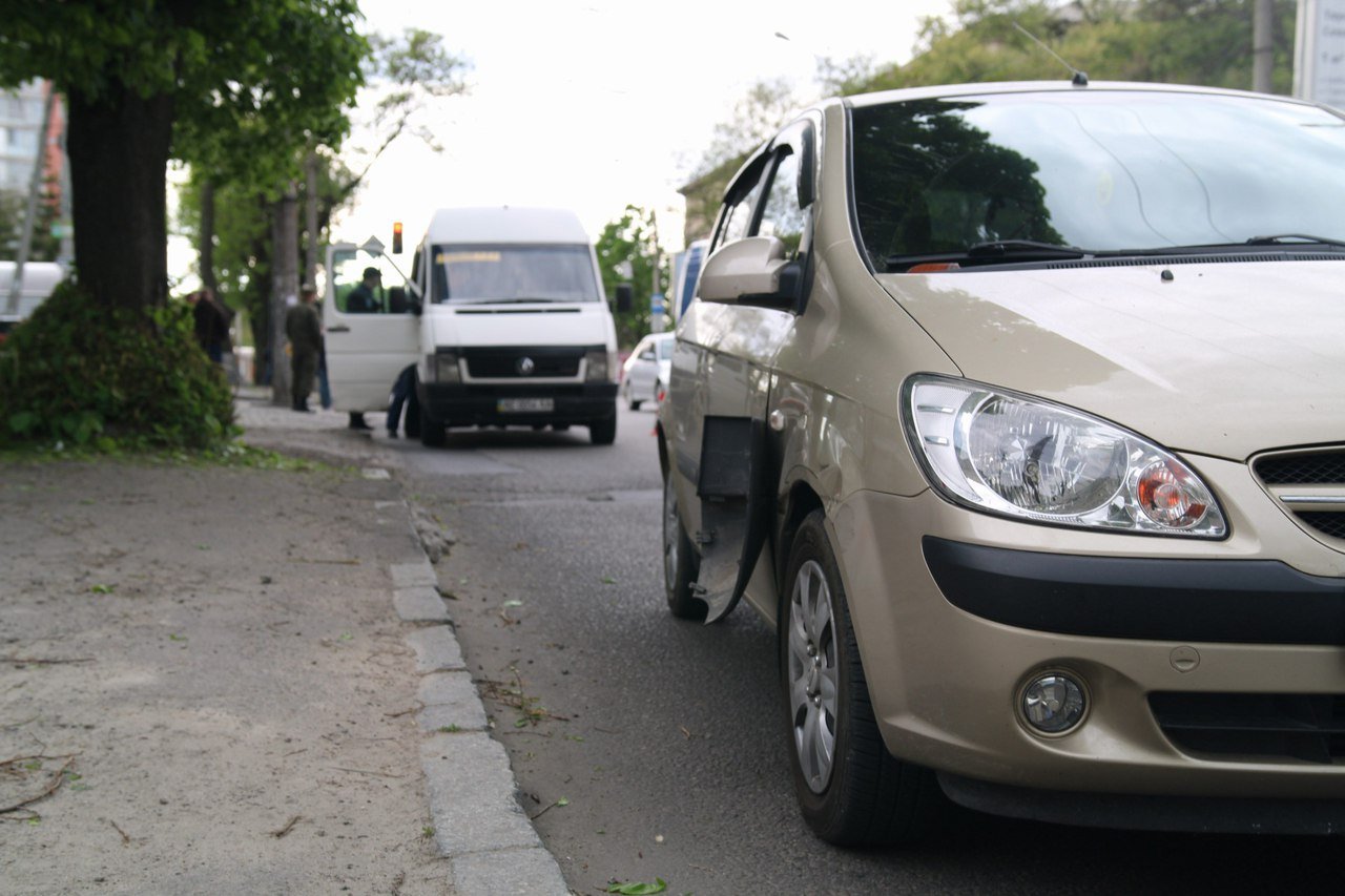 ДТП на Гагарина: Hyundai въехал в маршрутку с пассажирами 3