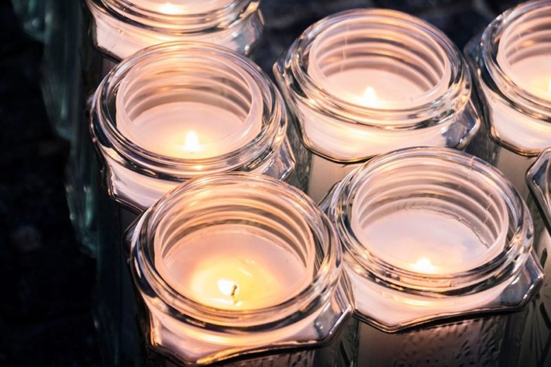 В Днепре на Аллее Памяти зажгли лампадки в честь погибших героев АТО 10