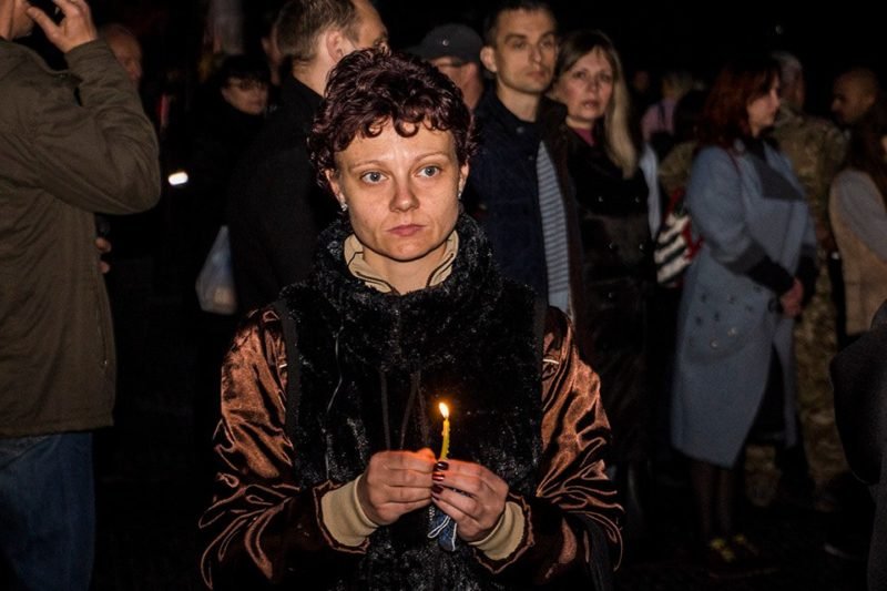 В Днепре на Аллее Памяти зажгли лампадки в честь погибших героев АТО 11