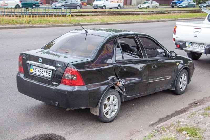 ДТП на Донецком шоссе: из-за столкновения двух авто затруднено движение 5