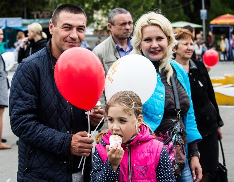 Бесплатное мороженое и сладкая вата: как днепряне отмечают Международный день семьи 3