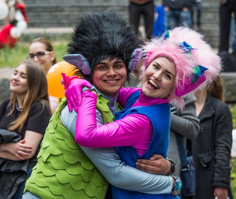 Бесплатное мороженое и сладкая вата: как днепряне отмечают Международный день семьи 8