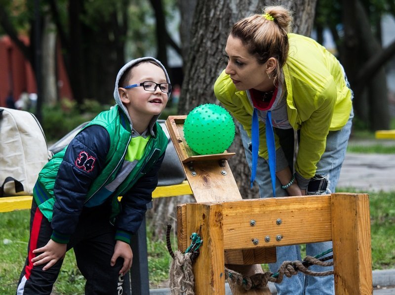 Бесплатное мороженое и сладкая вата: как днепряне отмечают Международный день семьи 14