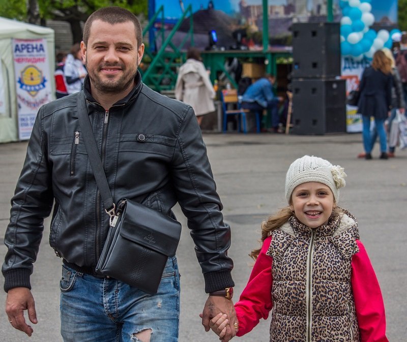 Бесплатное мороженое и сладкая вата: как днепряне отмечают Международный день семьи 17