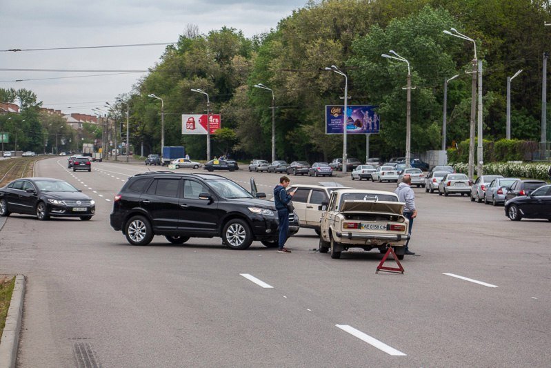 ДТП на проспекте Богдана Хмельницкого: столкнулись Hyundai и ВАЗ 2