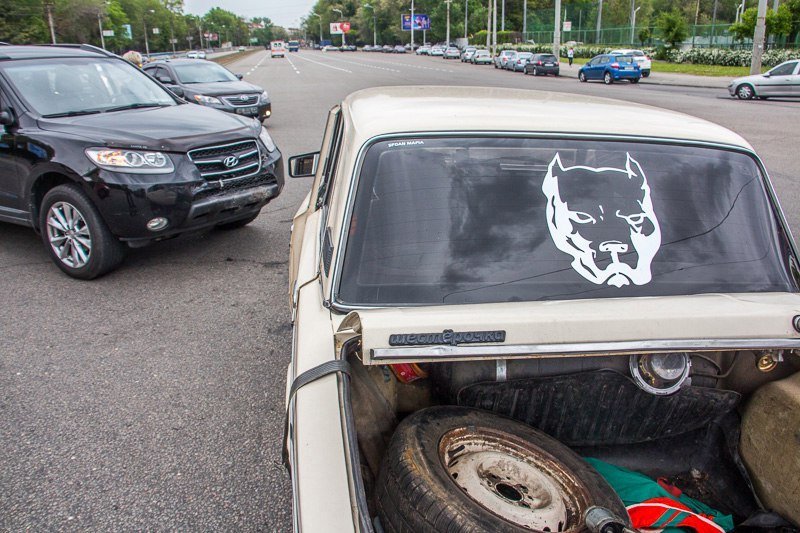 ДТП на проспекте Богдана Хмельницкого: столкнулись Hyundai и ВАЗ 4