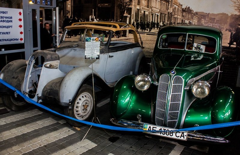 Ретро-автомобили, свечи и оловянные фигурки: ночь музеев в техническом музее "Машины времени" 3