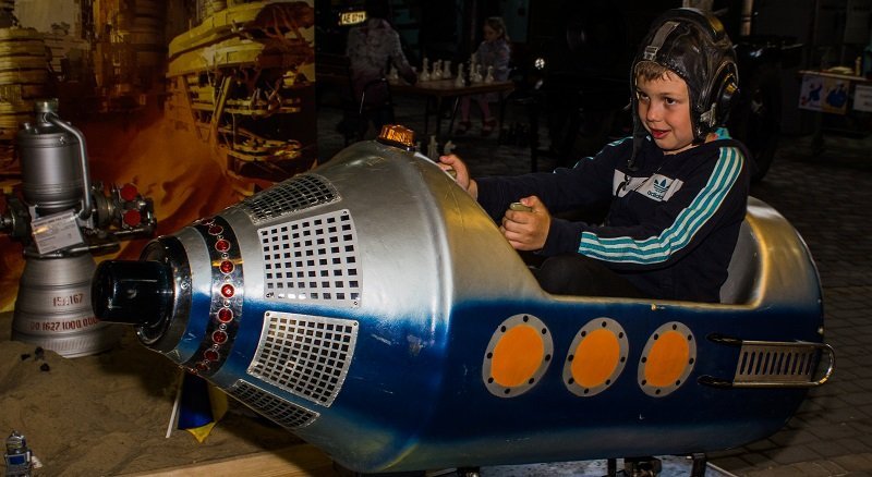 Ретро-автомобили, свечи и оловянные фигурки: ночь музеев в техническом музее "Машины времени" 10