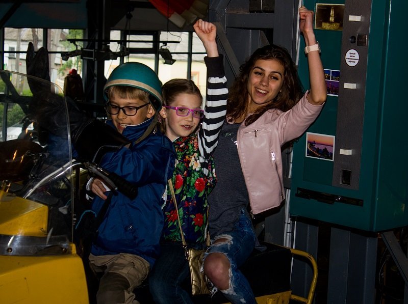 Ретро-автомобили, свечи и оловянные фигурки: ночь музеев в техническом музее "Машины времени" 11