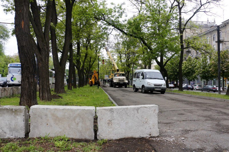Бетонные блоки, забор и техника: что строят возле парка Глобы 1