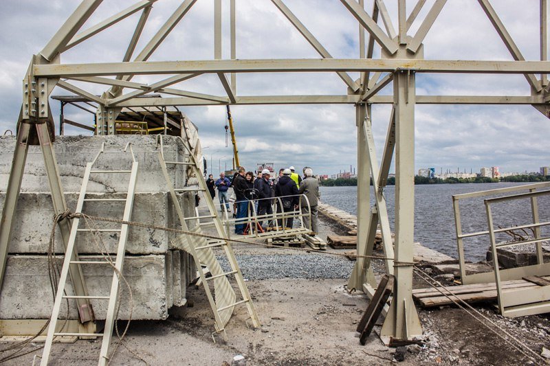 Борис Филатов проверил ход ремонтных работ на Новом мосту 4