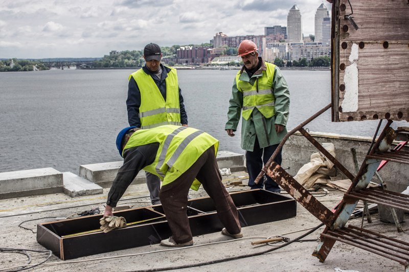 Борис Филатов проверил ход ремонтных работ на Новом мосту 13