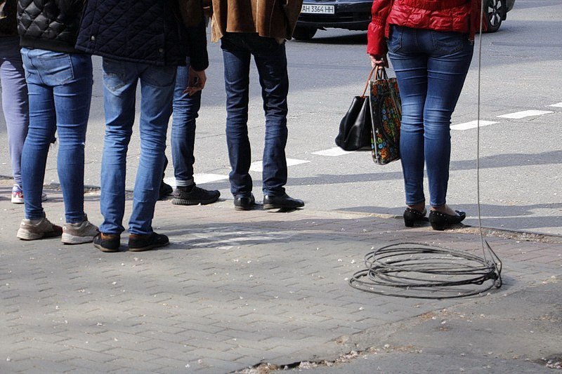 В центре Днепра оборвавшийся провод угрожал безопасности жителей 5