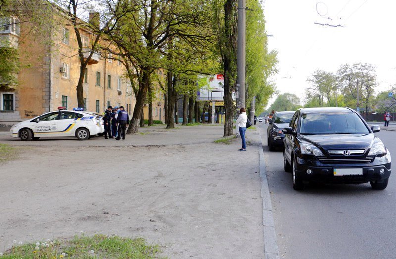 На проспекте Богдана Хмельницкого полицейский Prius въехал в новую Honda 1