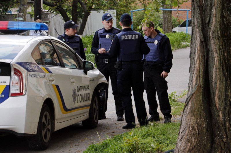 На проспекте Богдана Хмельницкого полицейский Prius въехал в новую Honda 6