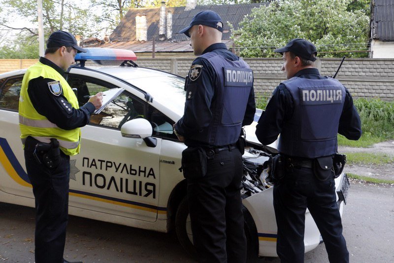 На проспекте Богдана Хмельницкого полицейский Prius въехал в новую Honda 7