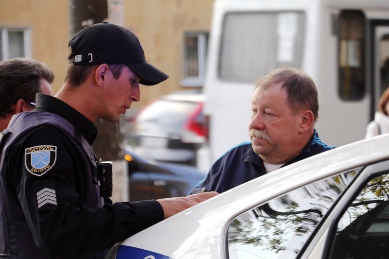 На проспекте Богдана Хмельницкого полицейский Prius въехал в новую Honda 8