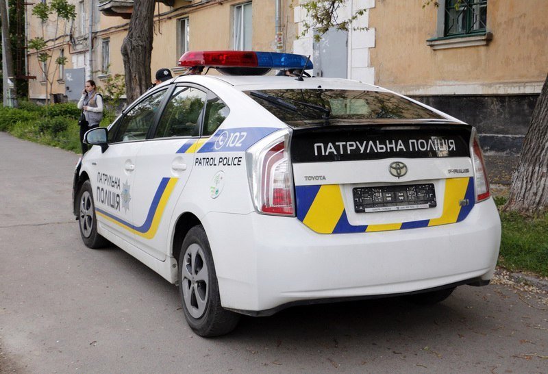 На проспекте Богдана Хмельницкого полицейский Prius въехал в новую Honda 10