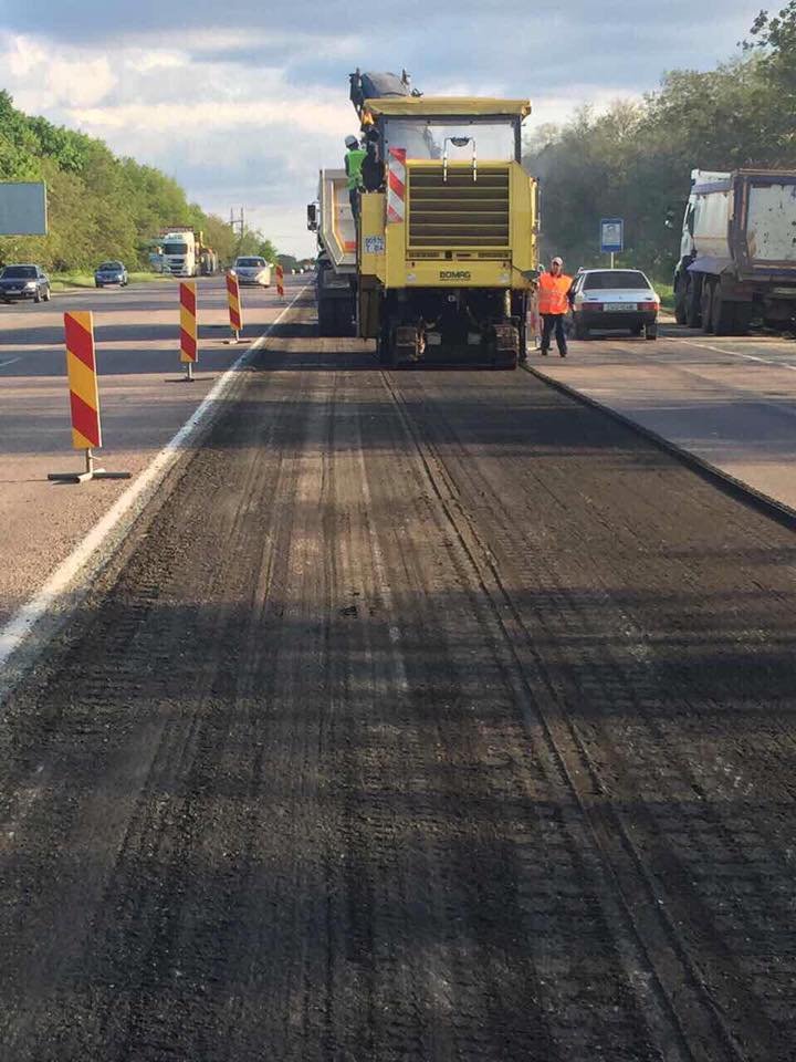 Под Днепром начали ремонтировать трассу государственного значения 3