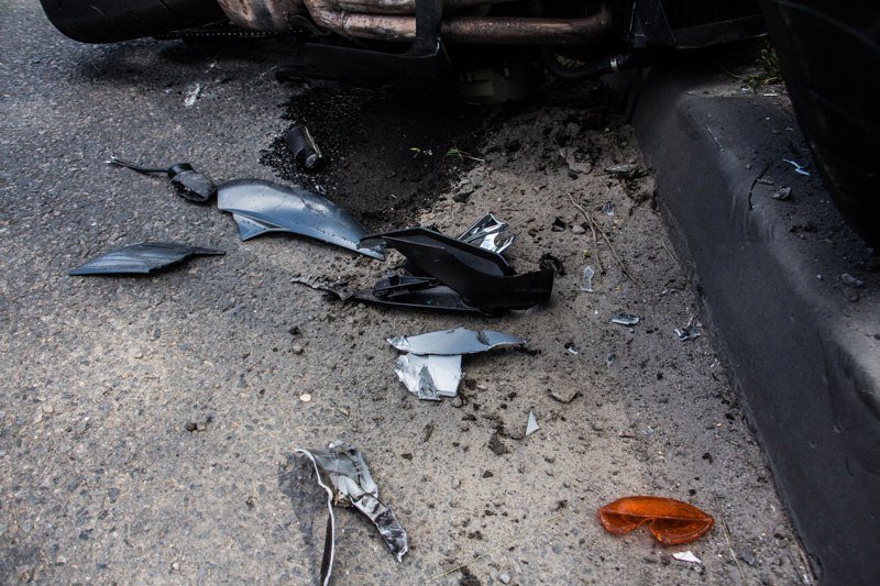 ДТП на Каруны: мотоциклист на Yamaha столкнулся с Mitsubishi 5