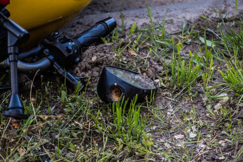 ДТП на Каруны: мотоциклист на Yamaha столкнулся с Mitsubishi 6