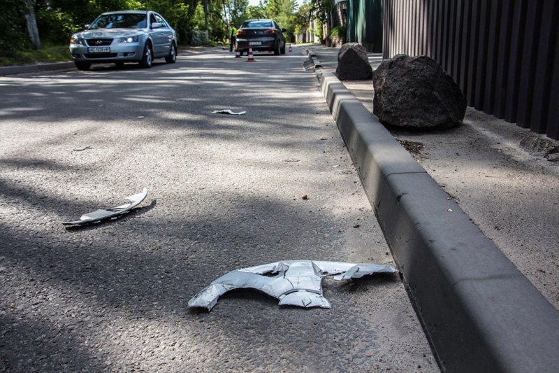 ДТП на Каруны: мотоциклист на Yamaha столкнулся с Mitsubishi 7