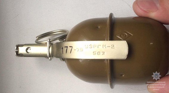 Под Днепром пьяный мужчина ходил с гранатой 1