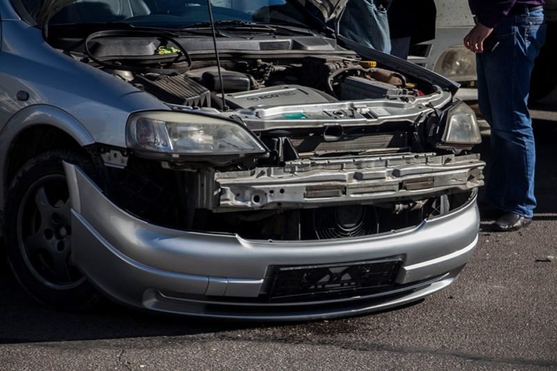 ДТП на Запорожском шоссе: столкнулись Opel Astra и грузовик Богдан 2