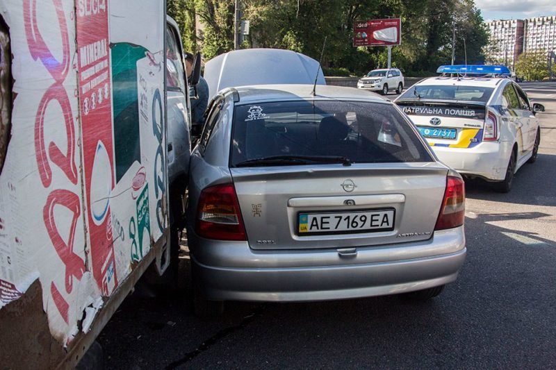 ДТП на Запорожском шоссе: столкнулись Opel Astra и грузовик Богдан 3