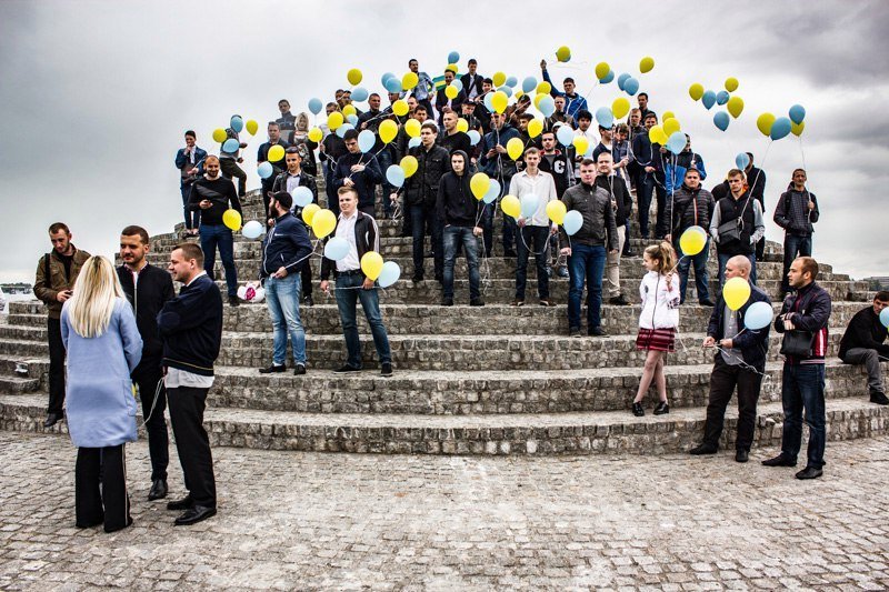 На Фестивальном причале провели флешмоб ко Дню вышиванки 3