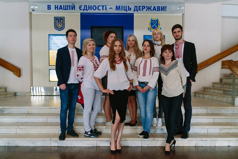 На Фестивальном причале провели флешмоб ко Дню вышиванки 5