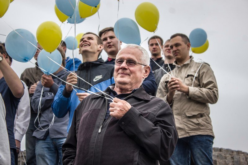 На Фестивальном причале провели флешмоб ко Дню вышиванки 10