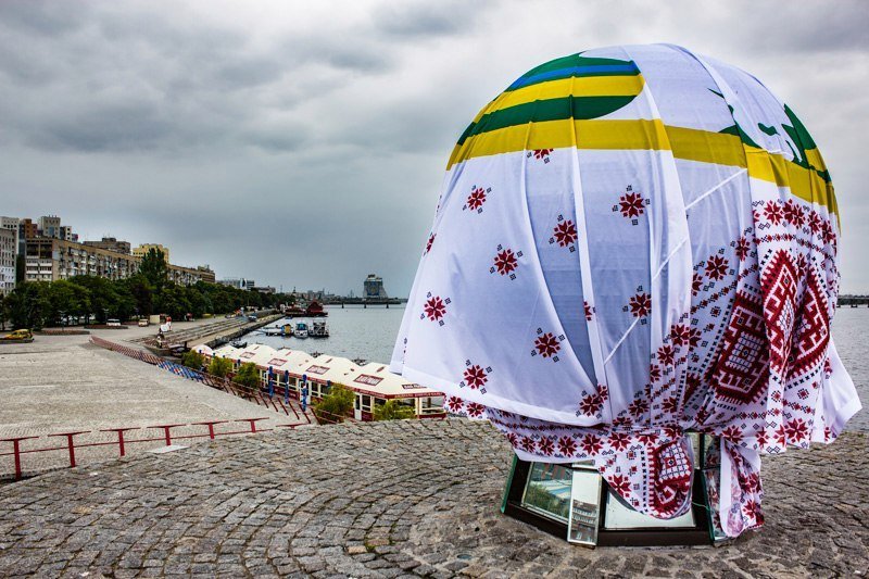 На Фестивальном причале провели флешмоб ко Дню вышиванки 15