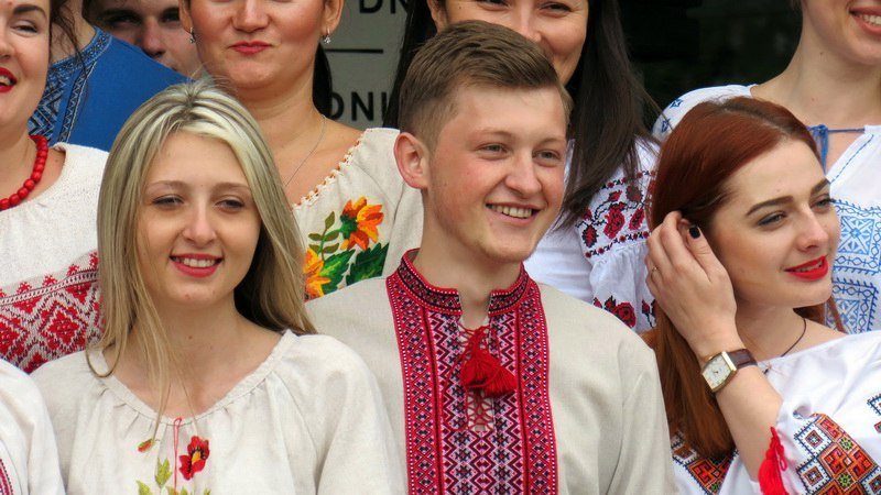 На Фестивальном причале провели флешмоб ко Дню вышиванки 16